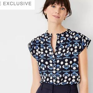 Ann Taylor NWOT blue floral  Scalloped Mixed Media Button Blouse Size XL